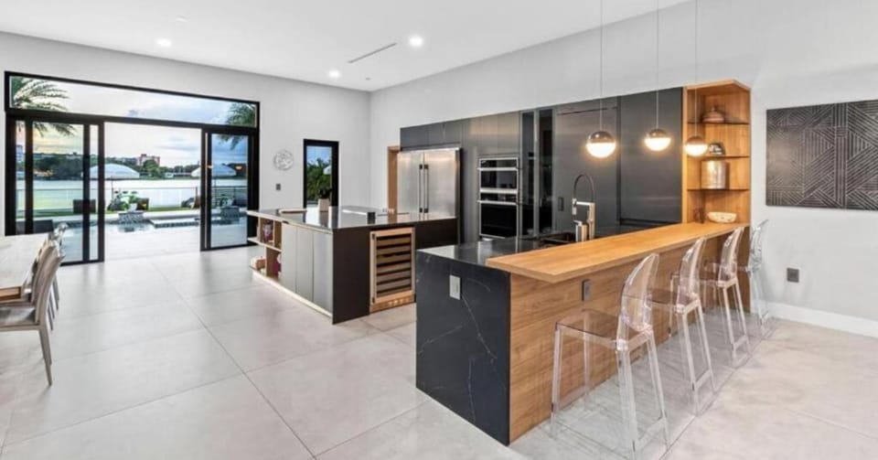 Comfort Villa | Private kitchen | Coffee/tea maker, toaster