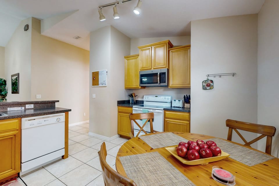 House, Multiple Beds, Pool Access, Pool View (Scrub Jay Sanctuary) | Private kitchen