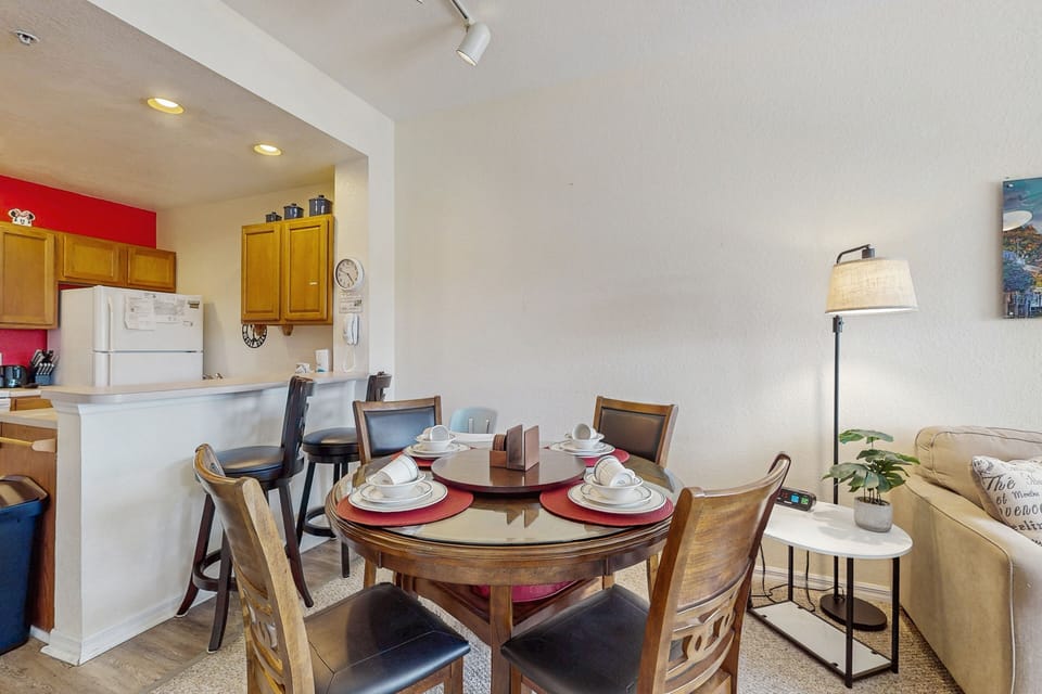 House, Multiple Beds, Kitchen, Pool View (Sunset Shores at Venetian Bay) | 3 bedrooms, individually decorated, individually furnished, bed sheets