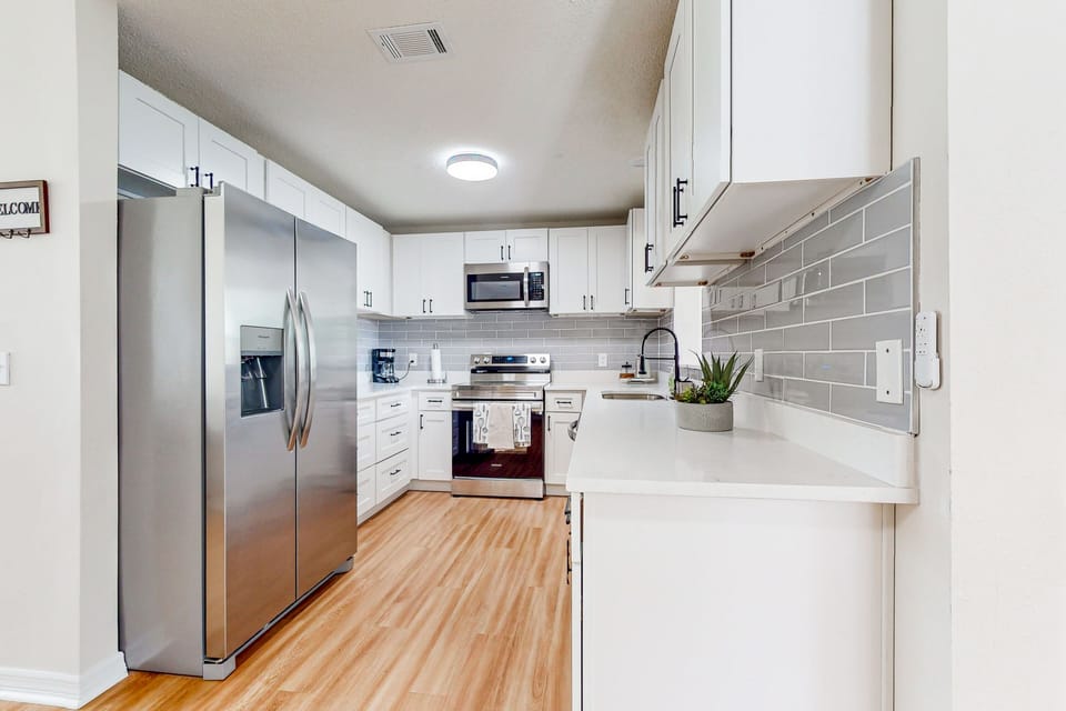 House, Multiple Beds, Pool Access, Pool View (Poolside Postcards) | Private kitchen