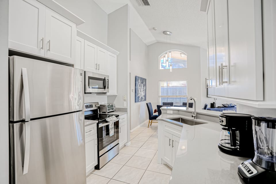 House, Multiple Beds, Pool Access, Pool View (The Sparkling Sapphire Lake Berkley) | Private kitchen
