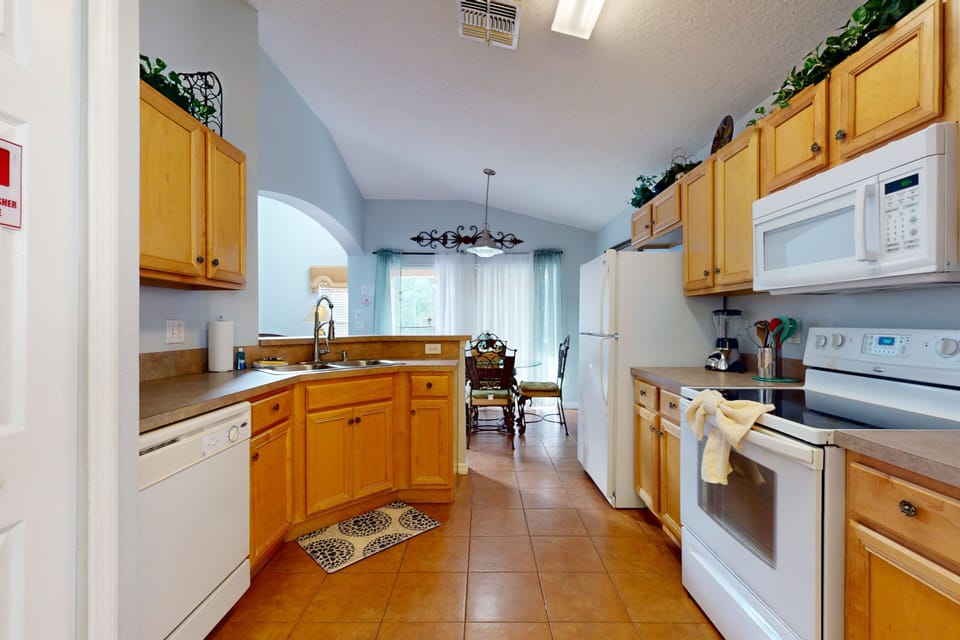 House, Multiple Beds, Pool Access, Pool View (Paradise Villa) | Private kitchen