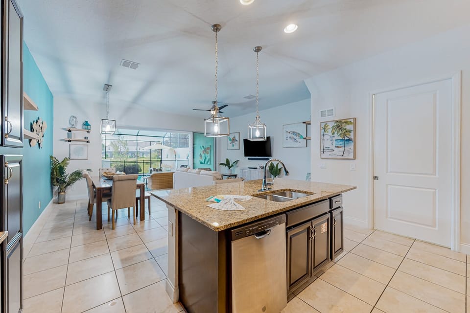 House, Multiple Beds, Pool Access, Pool View (Captiva Coastal Retreat) | Interior