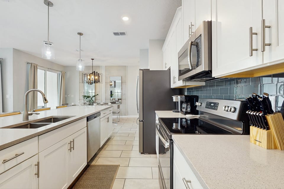 House, Multiple Beds, Pool Access, Pool View (Sunshine & Storybook Stays) | Private kitchen