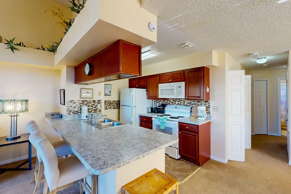 Condo, Multiple Beds, Hot Tub, Pool View (Laguna Bay's Dream Condo) | Private kitchen