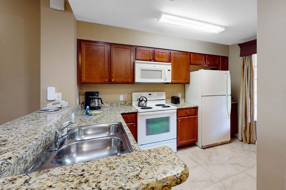 Condo, Multiple Beds, Patio, Garden View (Worldquest Wonderland) | Private kitchen