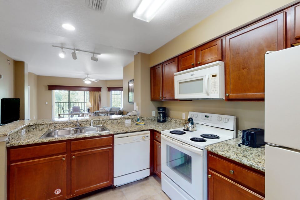 Condo, Multiple Beds, Patio, Garden View (Worldquest Wonderland) | Private kitchen