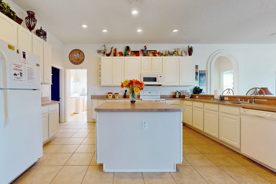 House, Multiple Beds, Pool Access, Pool View (Casa Blueheron) | Private kitchen