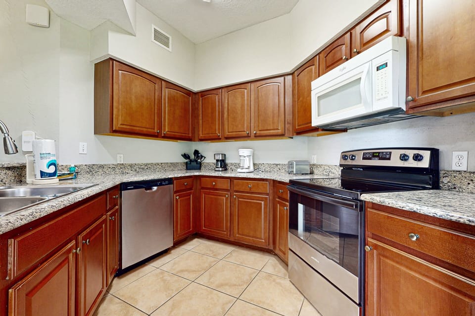 Condo, Multiple Beds, Lanai, Garden View (Worldquest Escape) | Private kitchen