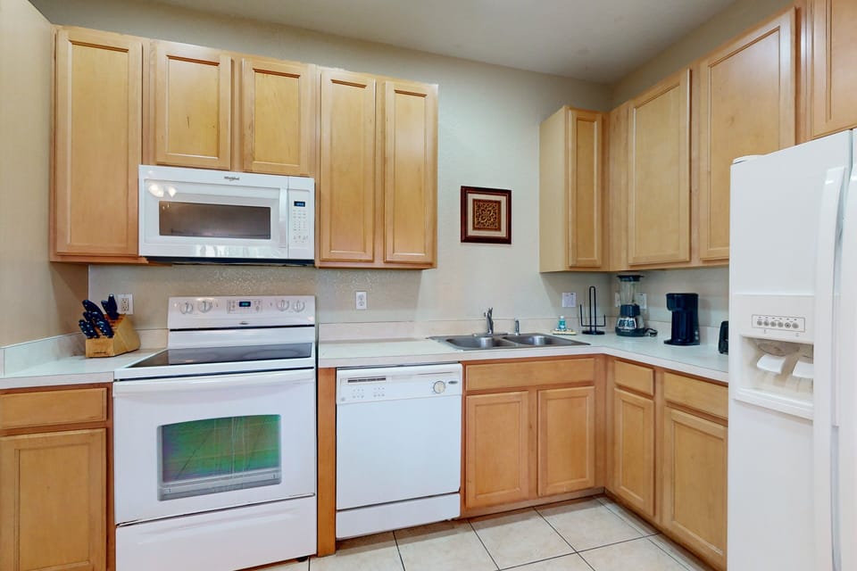 House, Multiple Beds, Pool Access, Pool View (Blissful Getaway - Coral Cay Resort) | Private kitchen