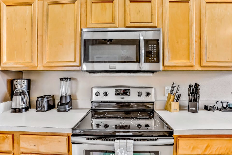 House, Multiple Beds, Pool Access, Pool View (Davenport Spacious Family Retreat) | Private kitchen