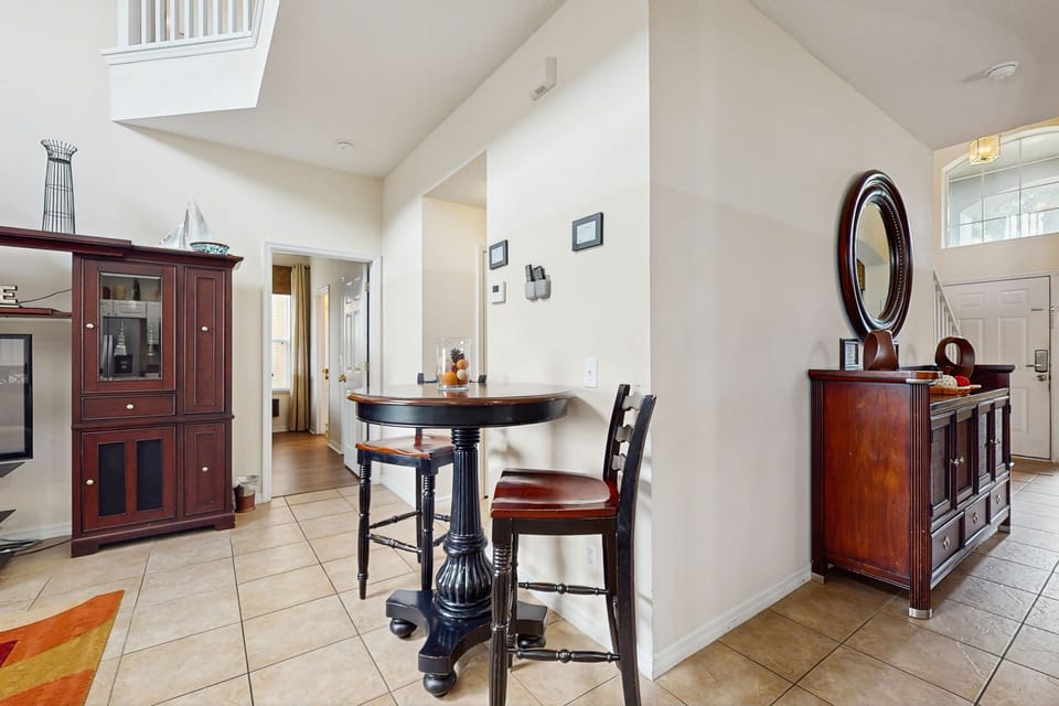 Condo, Multiple Beds, Pool Access, Pool View (La Isla Paradise) | Interior
