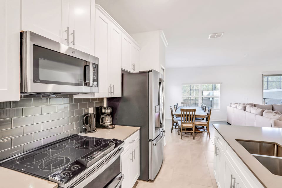 House, Multiple Beds, Pool Access, Pool View (Epic Retreat) | Private kitchen