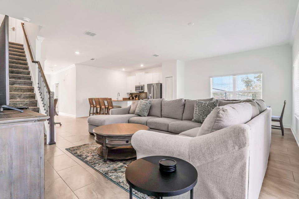 House, Multiple Beds, Pool Access, Pool View (Epic Retreat) | Living area