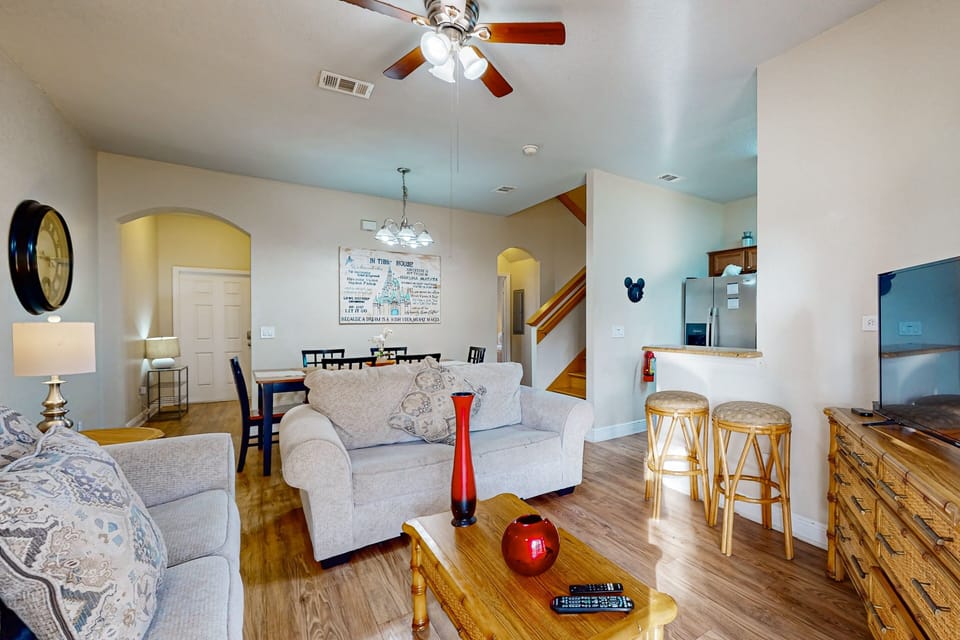 House, Multiple Beds, Pool Access, Garden View (Magic Moments Retreat) | Living area