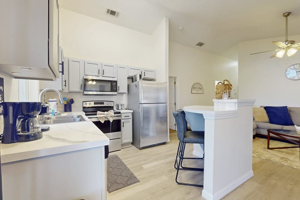 House, Multiple Beds, Pool Access, Pool View (The Par-fect Getaway) | Private kitchen