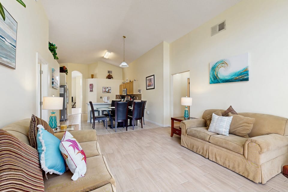 House, Multiple Beds, Pool Access, Pool View (Newly Renovated - Tropical Days) | Living area