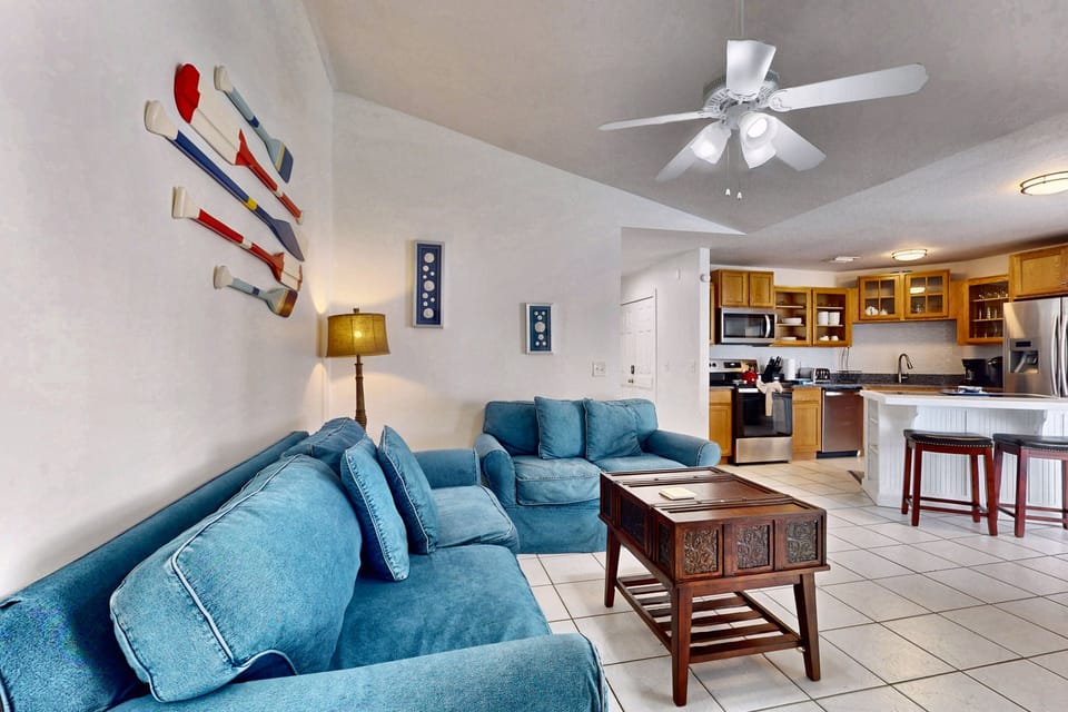 House, Multiple Beds, Pool Access, Pool View (The Splash House at Indian Ridge) | Living area