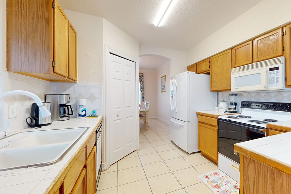 House, Multiple Beds, Pool Access, Pool View (Sand Dollar Grotto) | Private kitchen