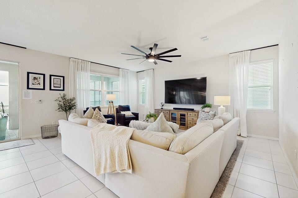 House, Multiple Beds, Pool Access, Pool View (Sunshine State of Mind - Solara) | Living area