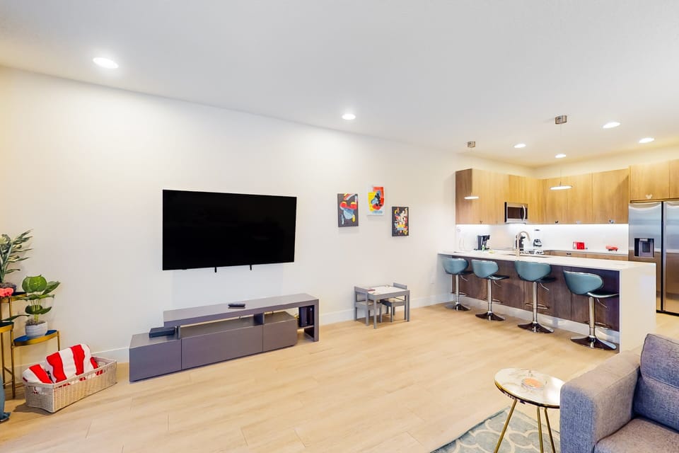 House, Multiple Beds, Pool Access, Pool View (Mickey's Hidden Hideaway) | Interior