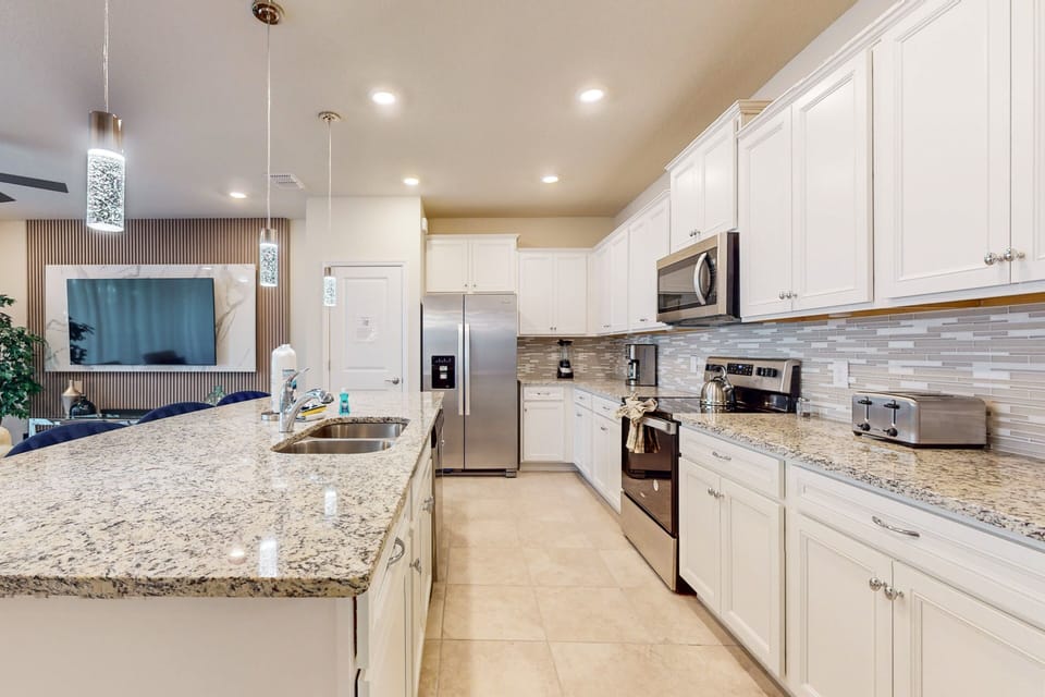 House, Multiple Beds, Pool Access, Pool View (Ballista Home - Windsor Island Resort) | Private kitchen