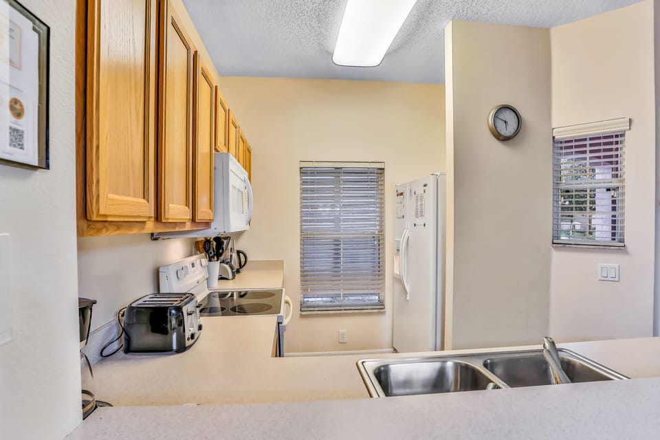 House, Multiple Beds, Pool Access (Kissimmee Sunshine) | Private kitchen