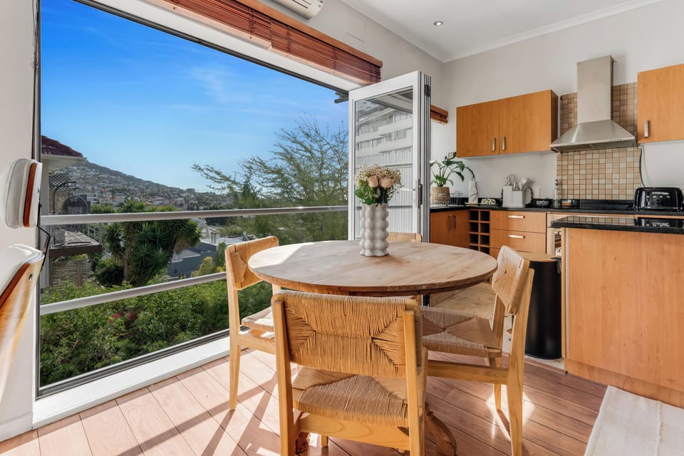 Luxury Apartment, Ocean View | Dining