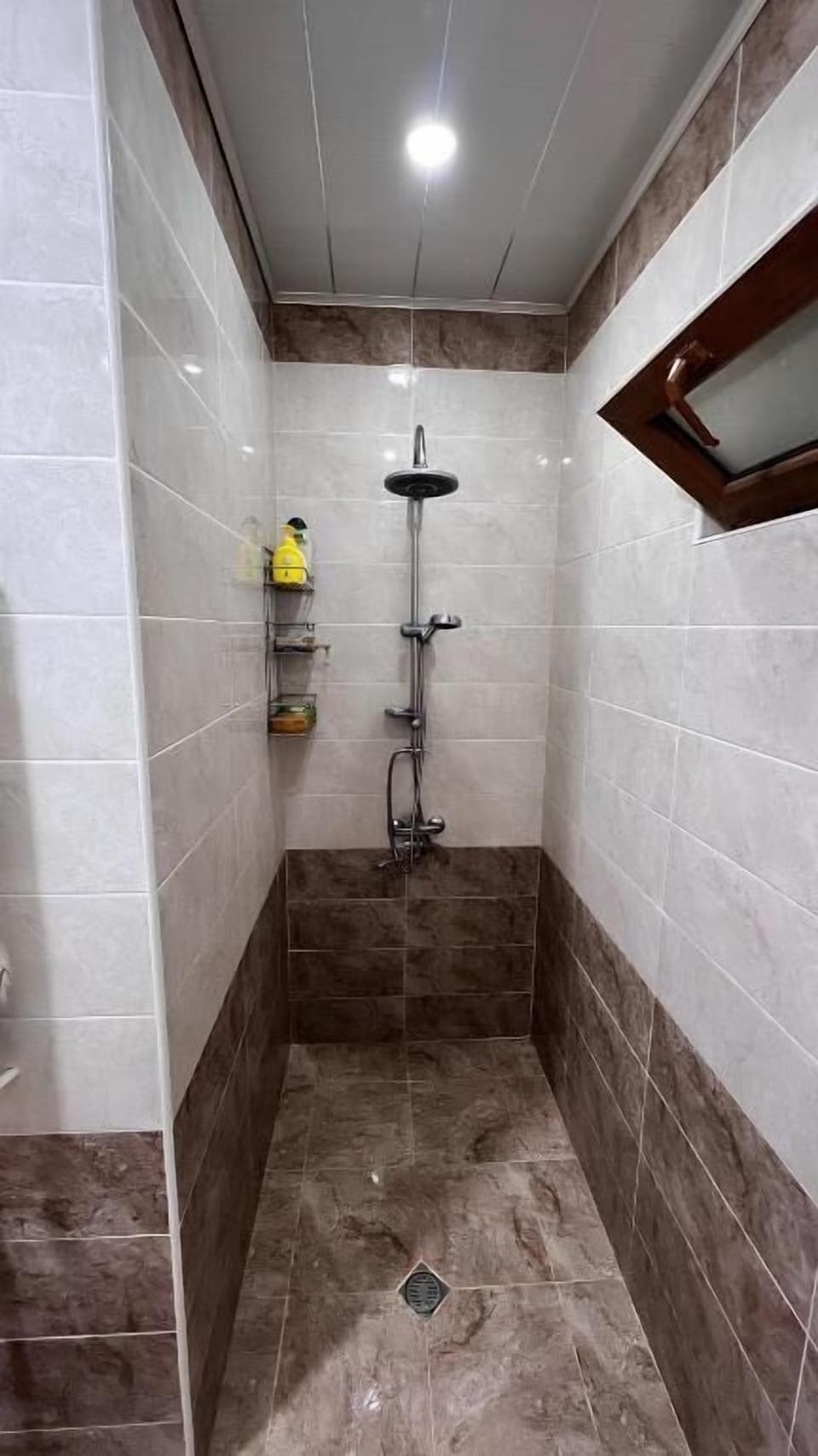 Slippers, bidet