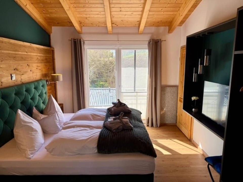 Suite | Soundproofing, free WiFi, bed sheets