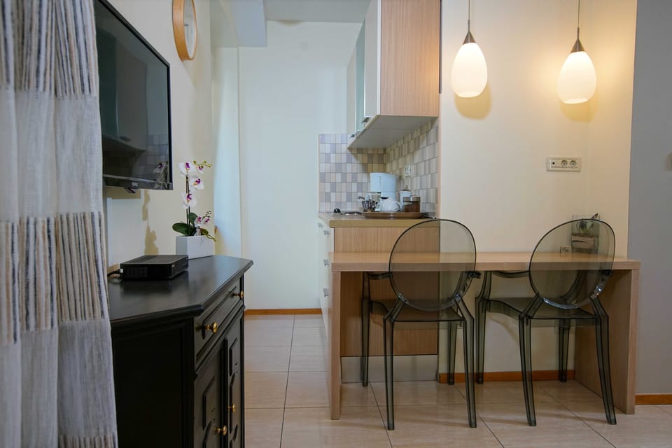 Comfort Double Room | In-room dining