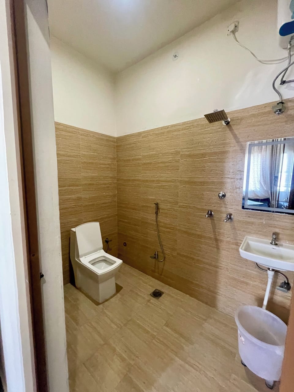 Shower, free toiletries, towels, soap