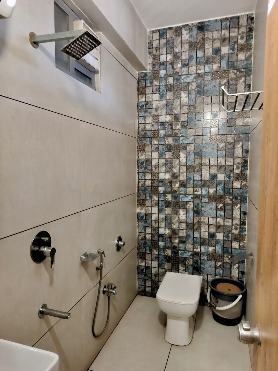Family Suite, Balcony | Bathroom | Shower, towels, soap, shampoo