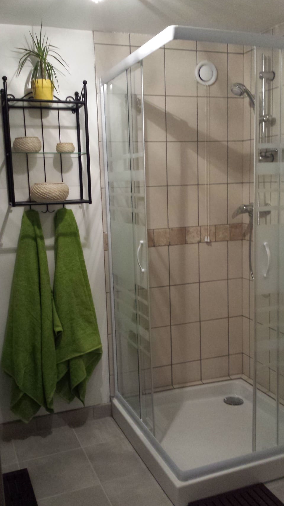 Comfort Double Room, Ensuite (Chambre d'hôtes) | Bathroom | Shower, free toiletries, towels