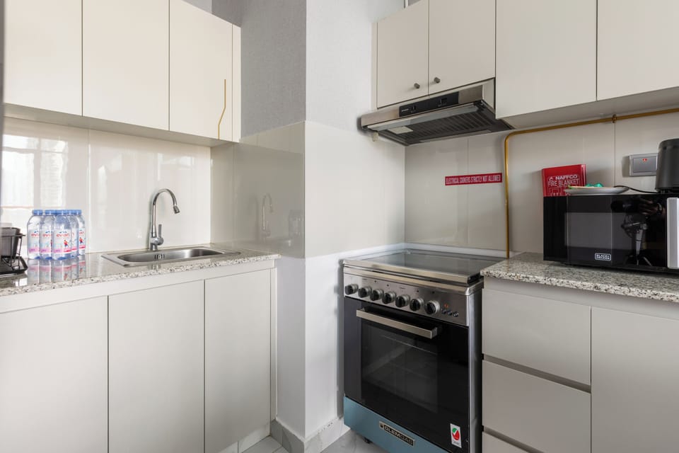 Luxury Apartment, Balcony, Canal View | Private kitchen | Toaster