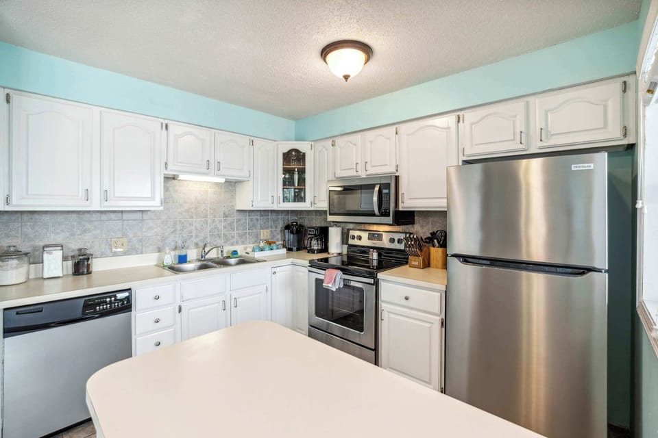 Condo, Multiple Beds, Balcony (Big Cozy Condo) | Private kitchen