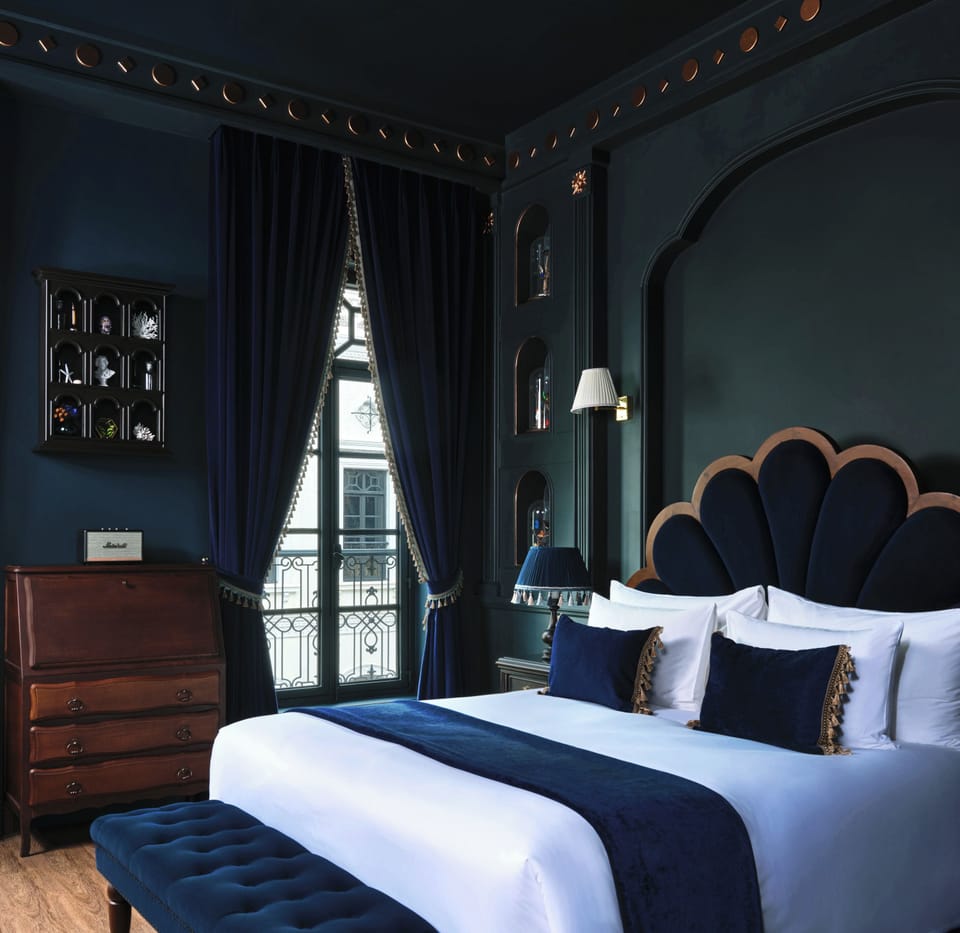 Rosey's Curiosities | In-room safe, desk, blackout drapes, iron/ironing board (on request)