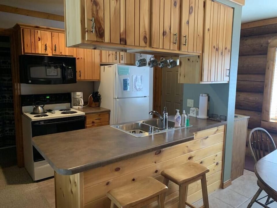 Condo, Multiple Beds, Patio (Fence Lake #10) | Private kitchen