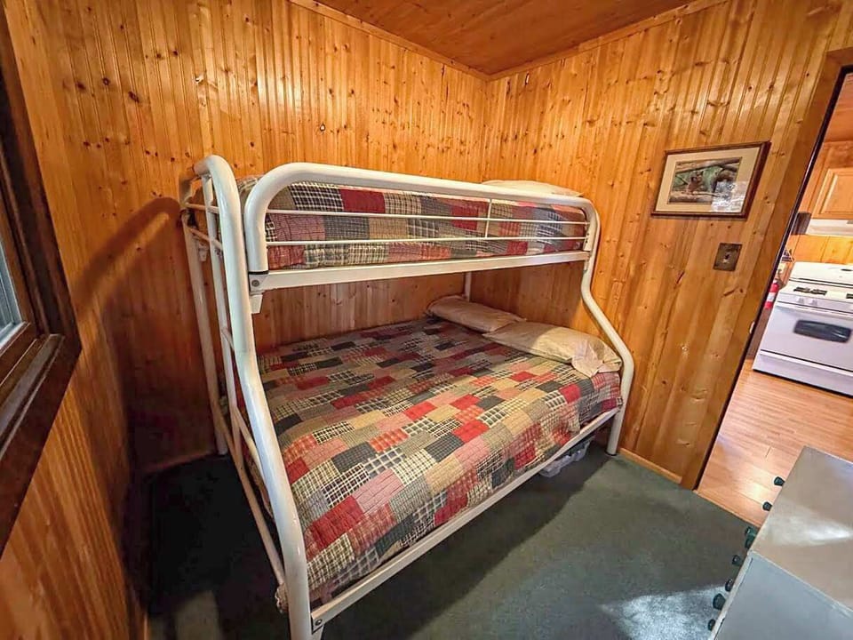 Cabin, Multiple Beds, Fireplace (Bouchard - Bayside) | 2 bedrooms, individually decorated, individually furnished, bed sheets