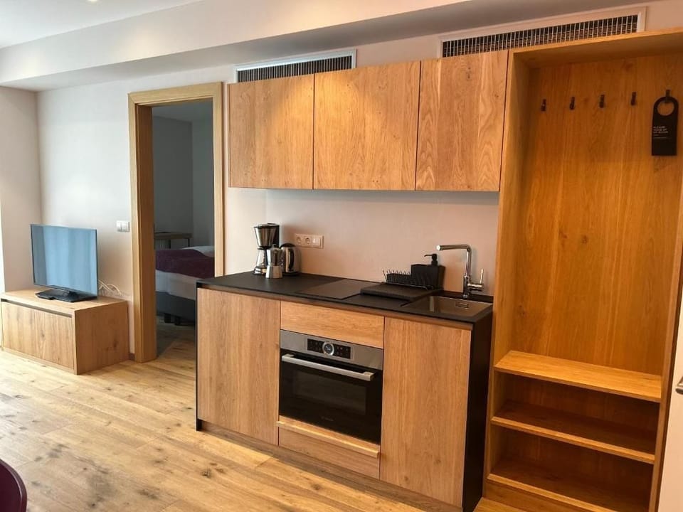 Apartment, Balcony, Mountain View | Private kitchen