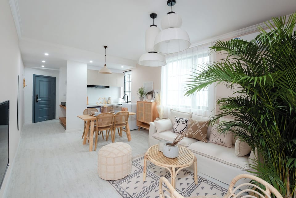 Comfort Suite, City View | Living room