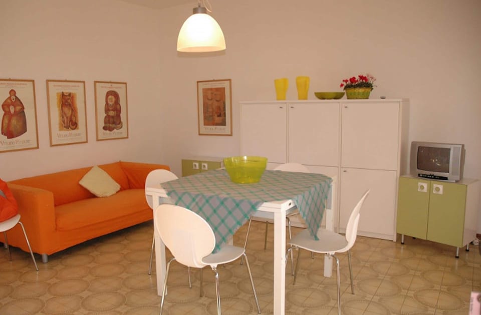 Villa, 2 Bedrooms, Patio, Garden View | Dining room