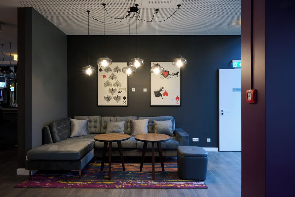 Lobby lounge