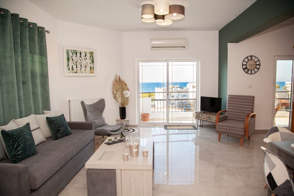 House | 2 bedrooms, desk