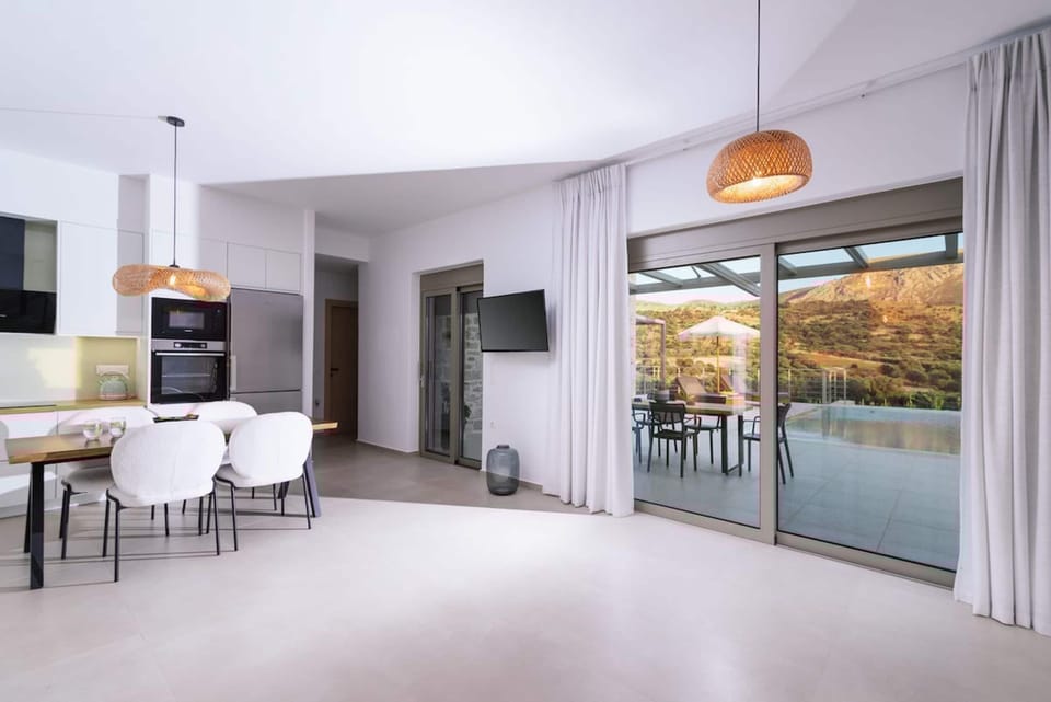 House | 2 bedrooms, desk, soundproofing