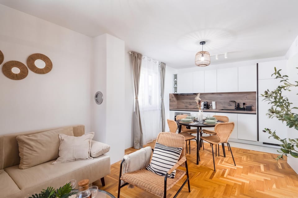 Standard Apartment, 1 Bedroom, Balcony (Apt Xenia Walk To Beach /w Balcony) | Living area