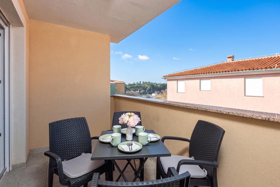 Standard Apartment, 1 Bedroom, Balcony (Apt Xenia Walk To Beach /w Balcony) | Balcony