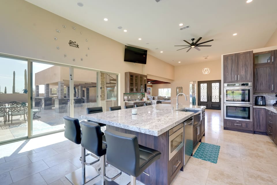House (5 Bedrooms) | Interior