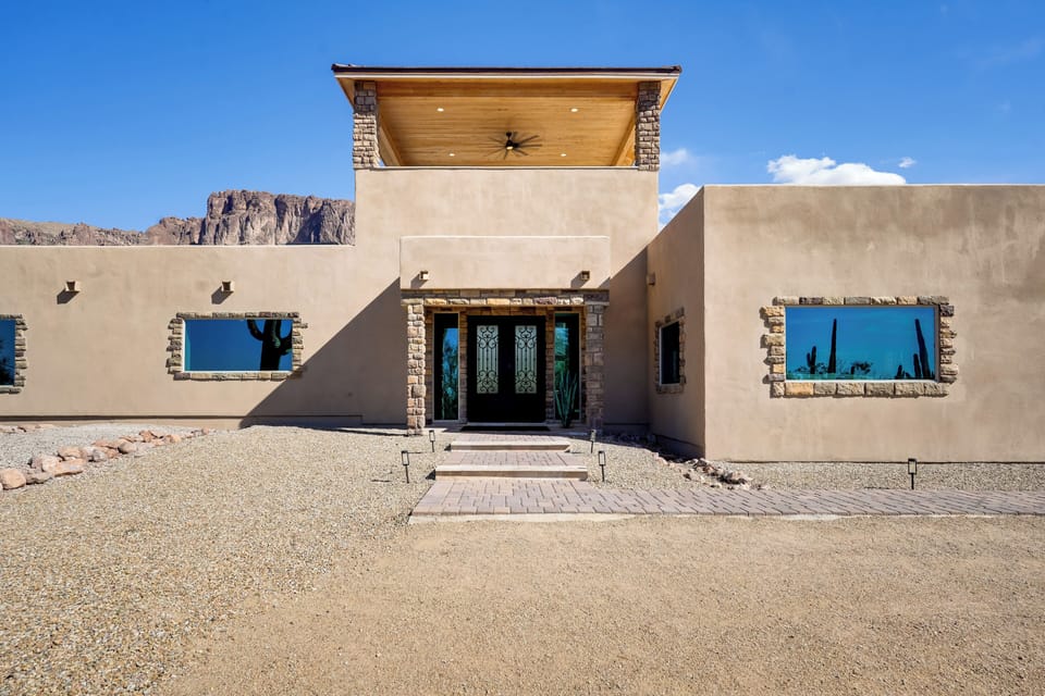 House (5 Bedrooms) | Interior