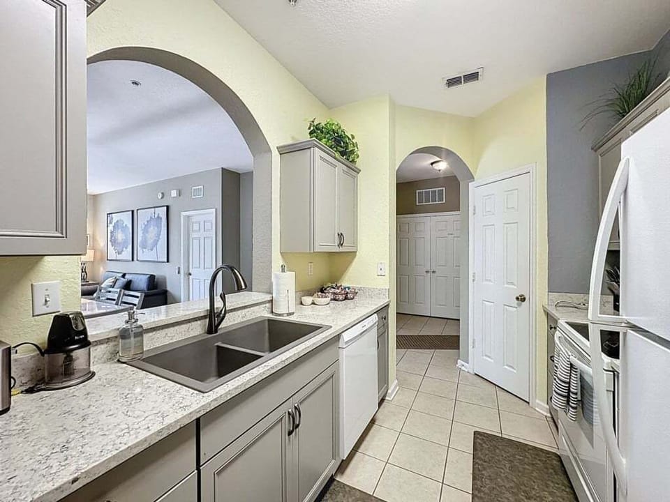 Condo, 3 Bedrooms | Private kitchen